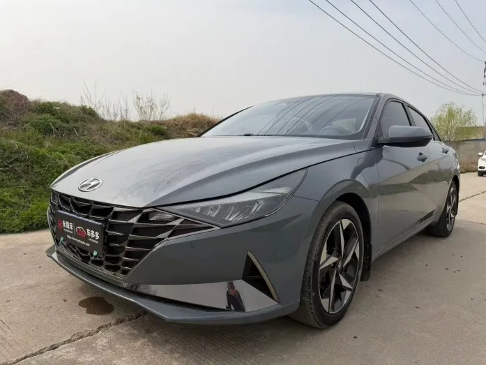 Hyundai Elantra 2022 1.5L CVT LUX Premium Edition