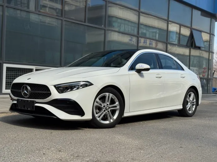 2023 Mercedes-Benz A180L