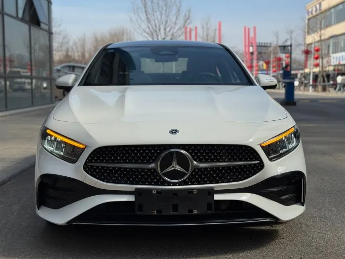 2023 Mercedes-Benz A180L