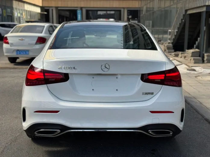 2023 Mercedes-Benz A180L