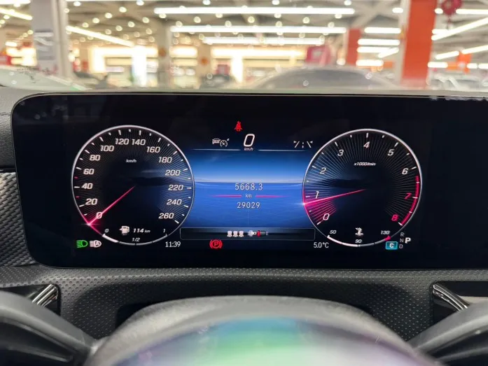 2023 Mercedes-Benz A180L