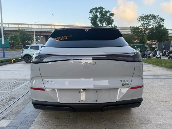 25-year-old Hiace 06EV, 520 Navigator Edition
