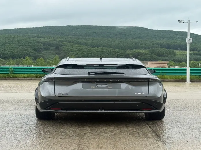 Nissan 2022 High-Performance AWD Top-of-the-Line Edition